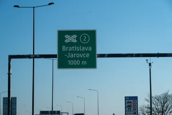 slovakia-bratislava-jarovce-interchange-exit-2-sign-1000m-2026
